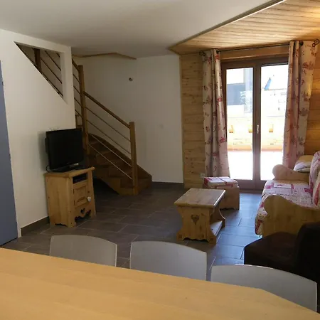 Duplex 3 Pieces Pour 6 Pers Avec Terrasse, Proximite Remontees Mecaniques Et Commerces A - Fr-1-263-479 Valloire